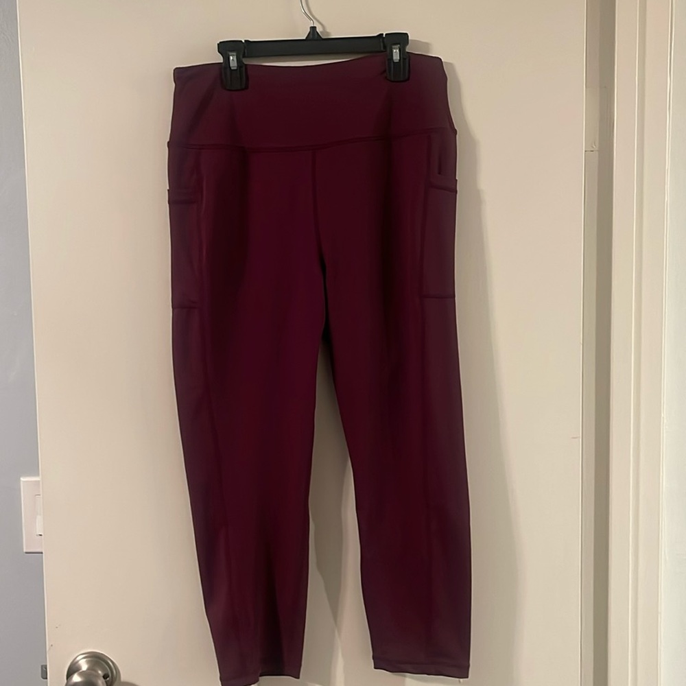 Gently used leggings xl burgundy Mier with pockets